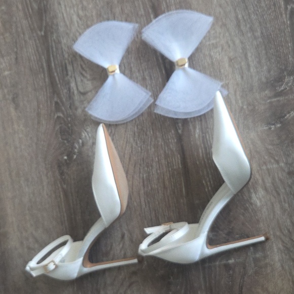 Dream Pairs Elegant Off White Cream Satin Ankle Strap Heels W/ Tulle Bows Size 6 - Picture 10 of 12